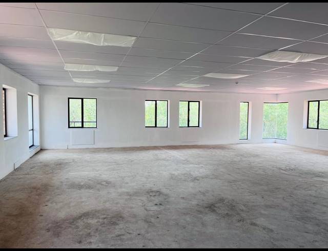 730M² OFFICE TO LET IN VORNA VALLEY